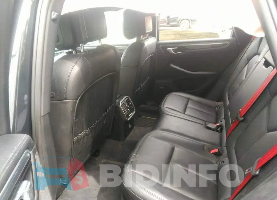 WP1AA2A57JLB14955 Photo# 8