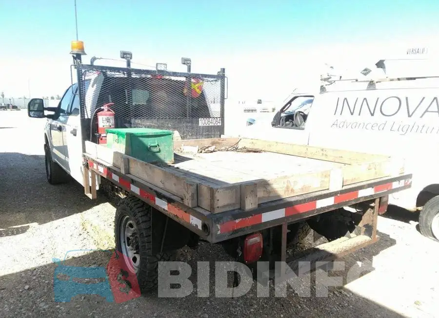 1FT8W3B62JEB14073 Photo# 3