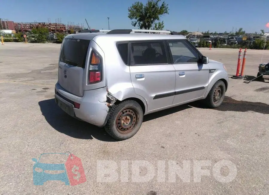 KNDJT2A26A7112284 Photo# 4