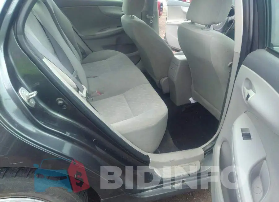 2T1BU4EE8AC480191 Photo# 8