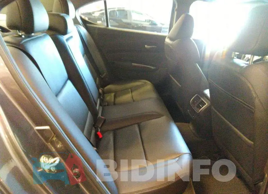 19UUB3F53HA801352 Photo# 8