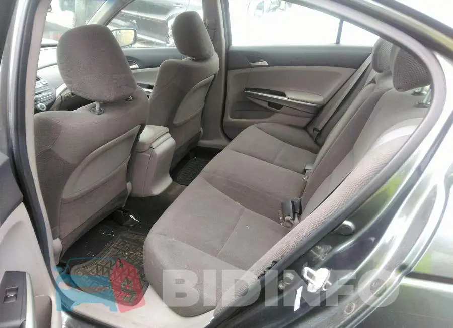 1HGCP2F73AA804685 Photo# 8