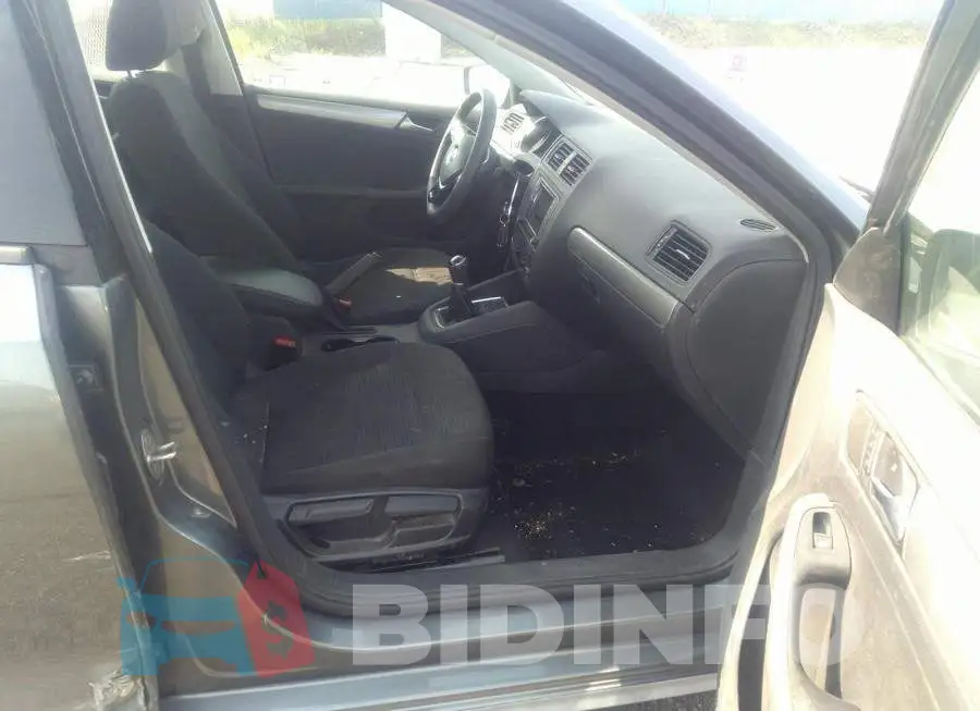 3VW167AJ2HM379351 Photo# 5