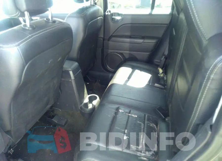 1C4NJRAB8GD740941 Photo# 8