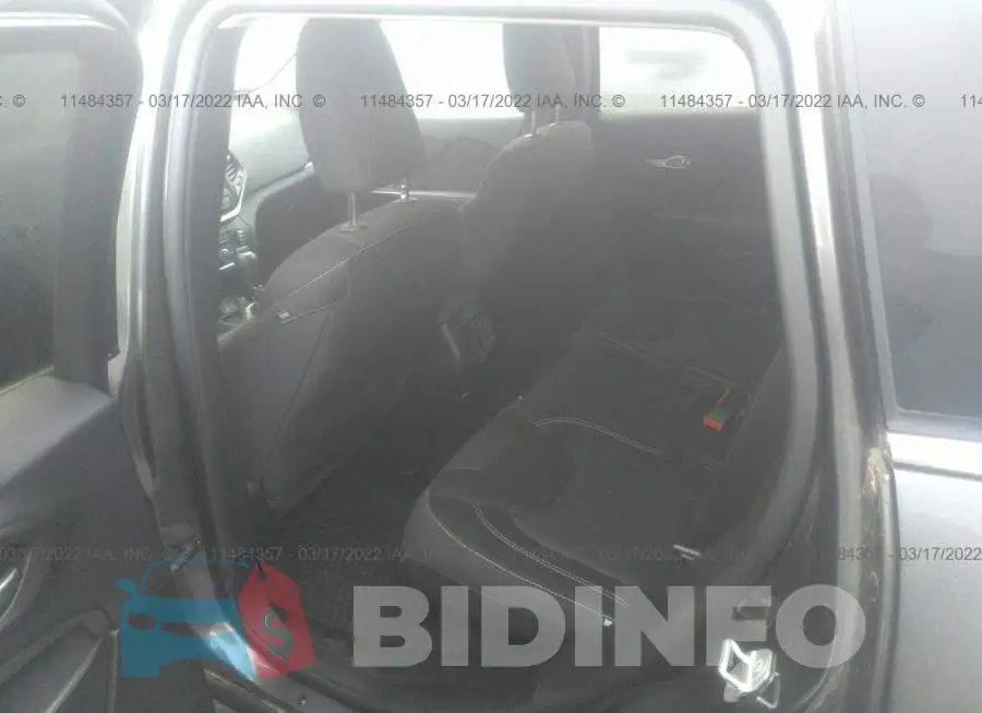 1C4PJLCB2FW590444 Photo# 8