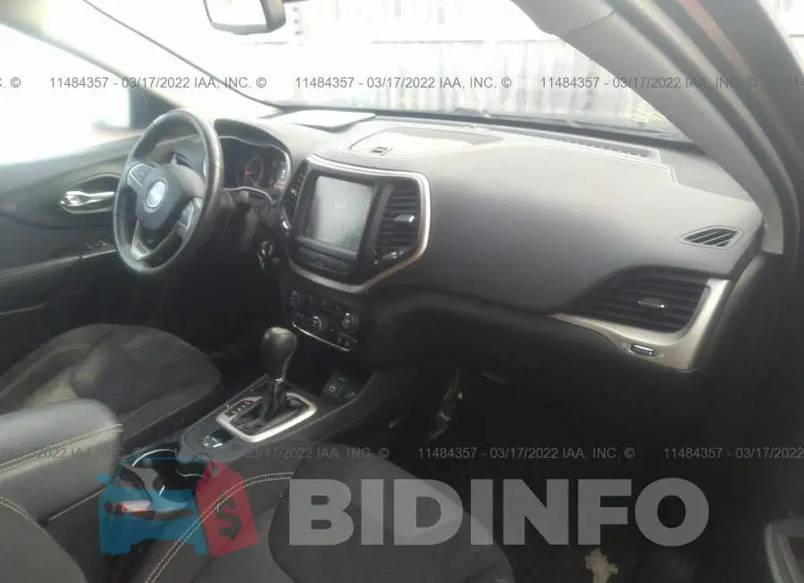 1C4PJLCB2FW590444 Photo# 5