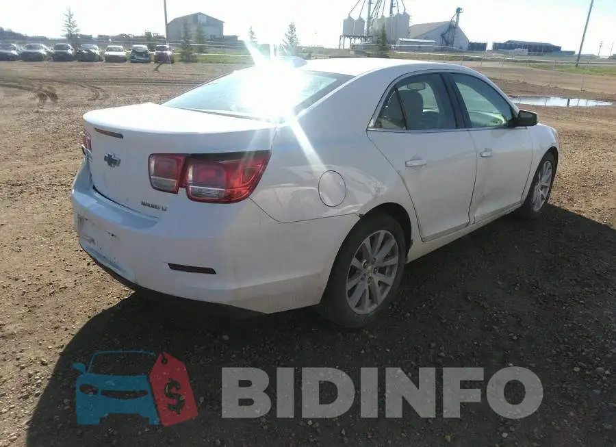 1G11E5SLXEF258632 Photo# 4