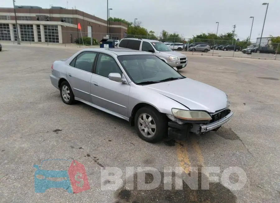 1HGCG56642A804267 Photo# 1