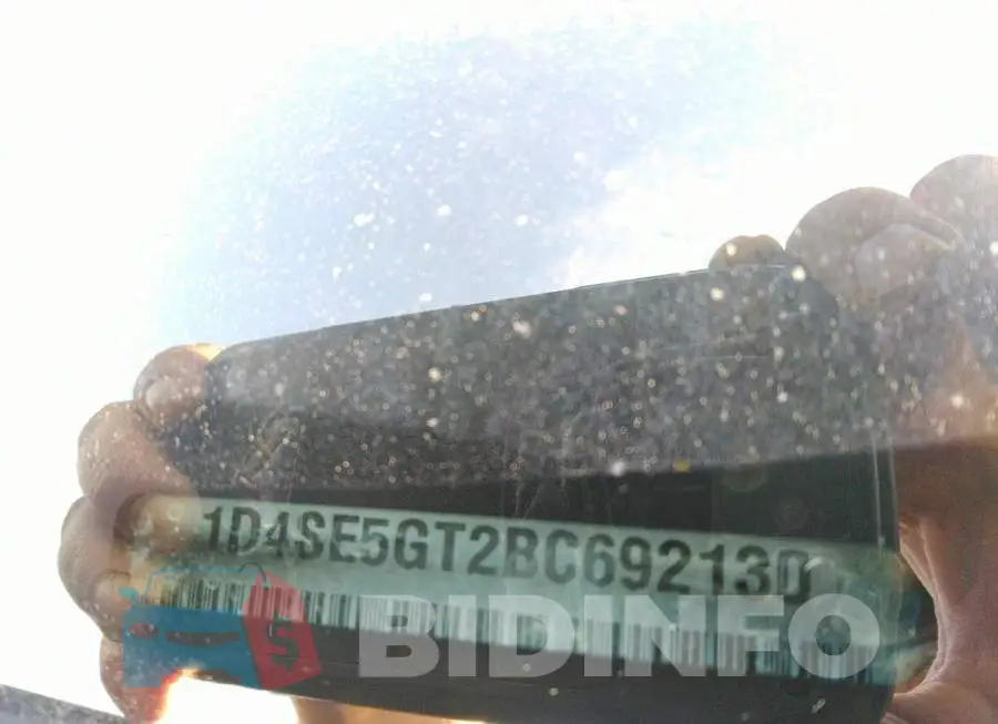 1D4SE5GT2BC692130 Photo# 9