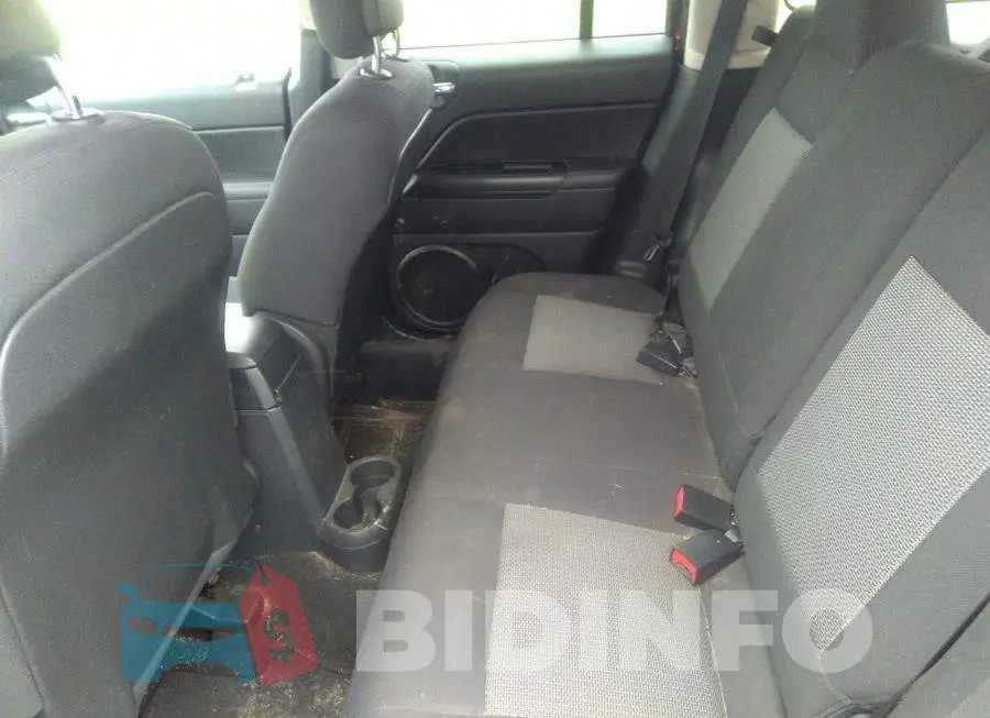 1J4NF2GB4AD524764 Photo# 8