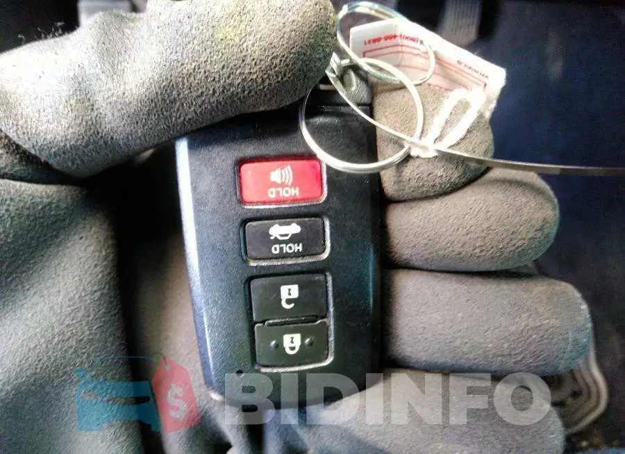 4T1BF1FK8HU767147 Photo# 11