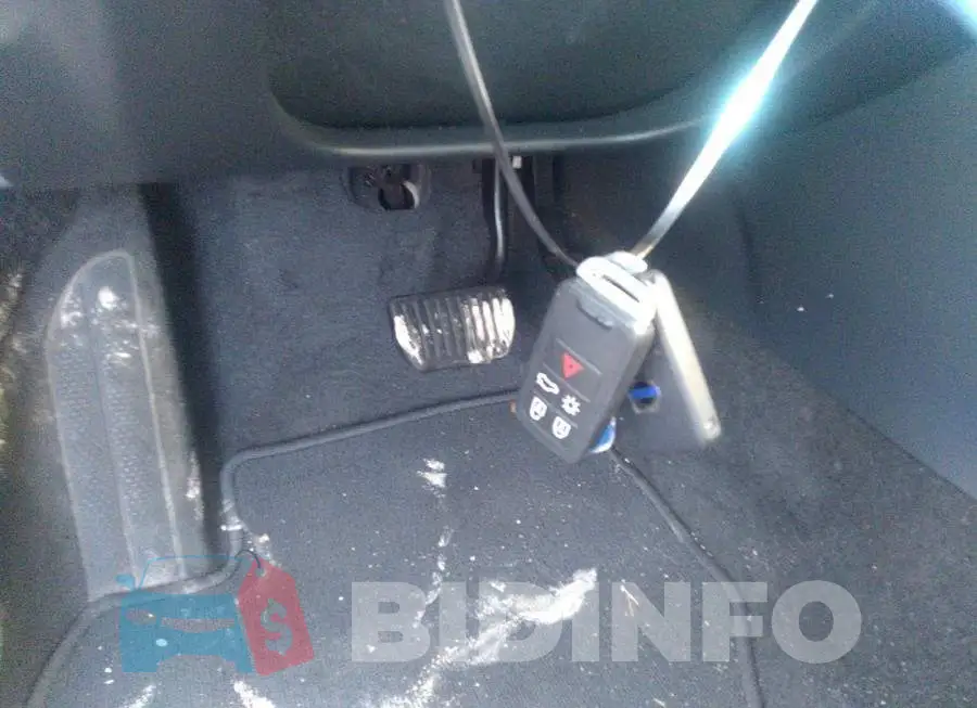 YV4612RK2G2818784 Photo# 11