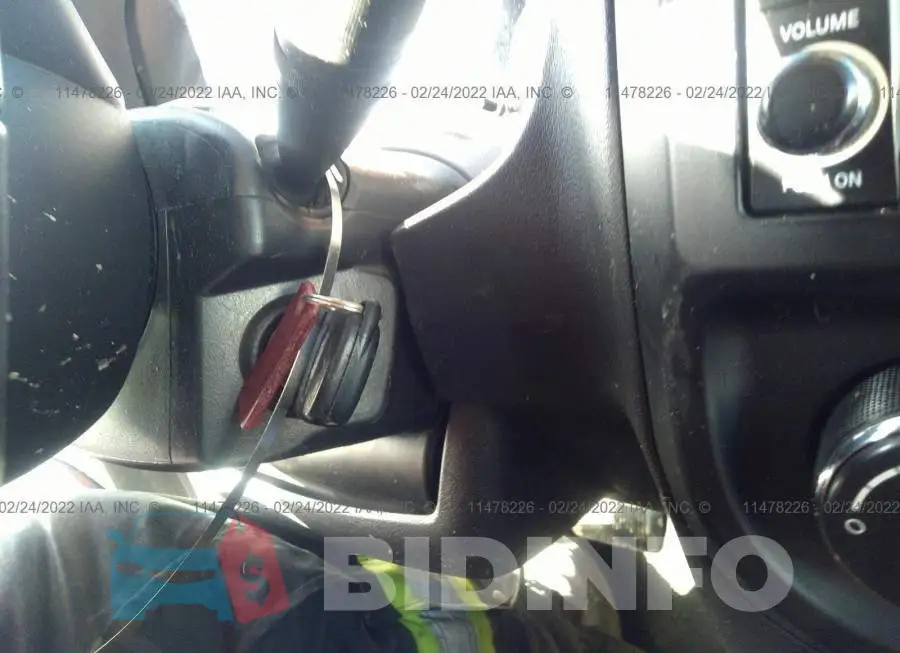 1C4NJRAB8HD205657 Photo# 11