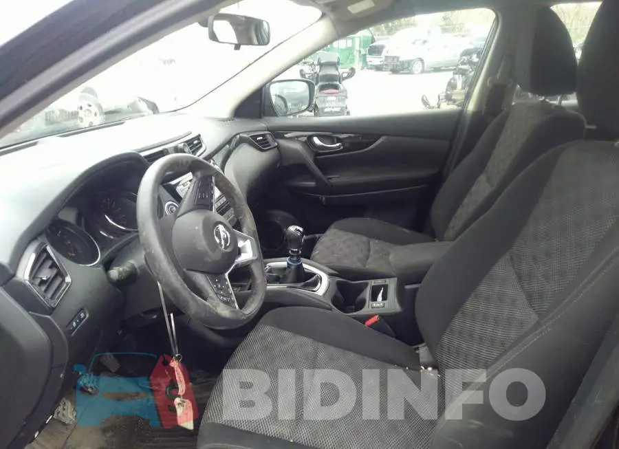 JN1BJ1CP8JW156549 Photo# 5