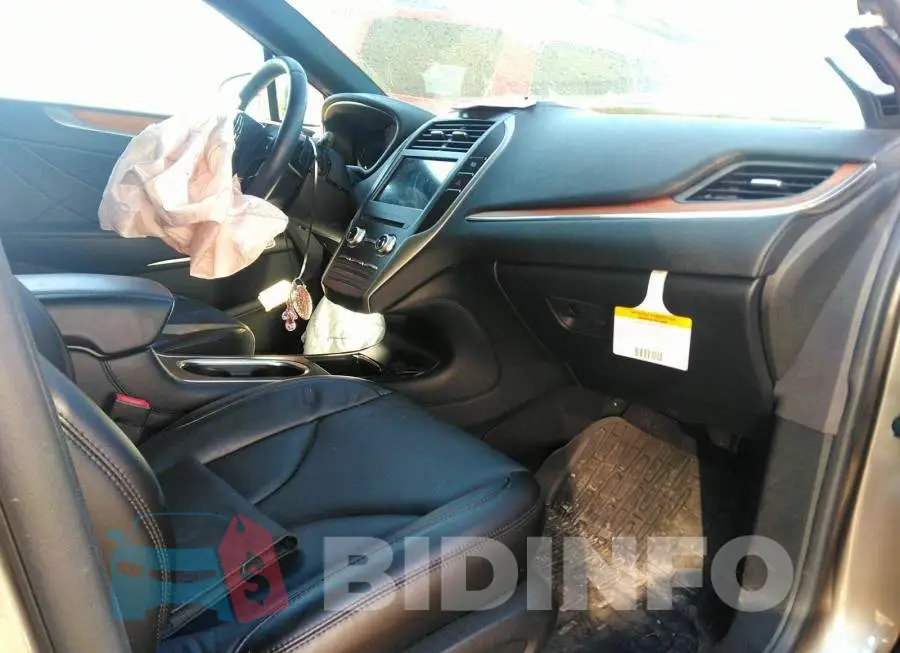 5LMCJ3D93KUL43040 Photo# 5