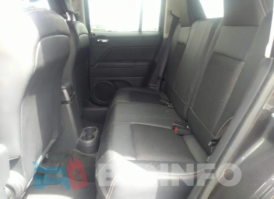 1C4NJRAB8GD722665 Photo# 8