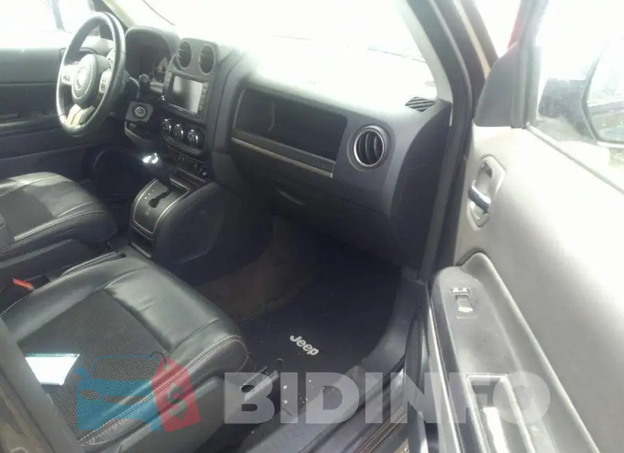 1C4NJRAB8GD722665 Photo# 5