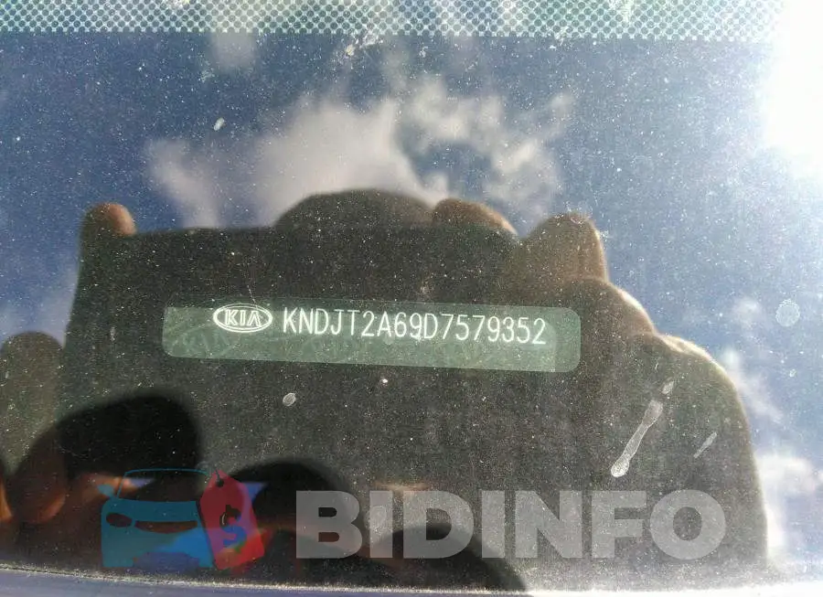 KNDJT2A69D7579352 Photo# 9