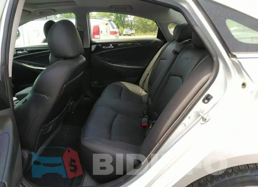 5NPEC4AC0BH033177 Photo# 8