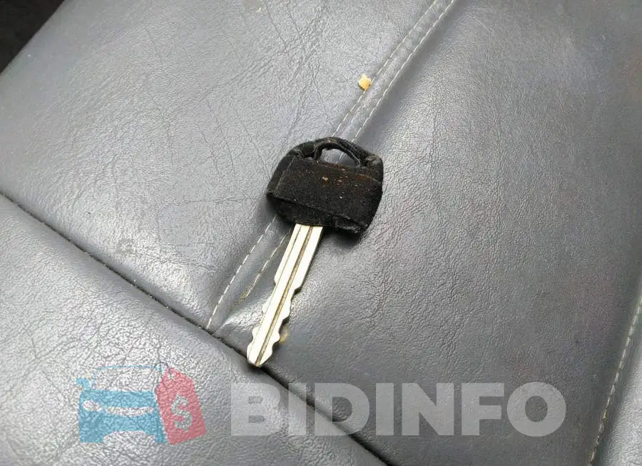 2T1BR12E5YC788692 Photo# 11