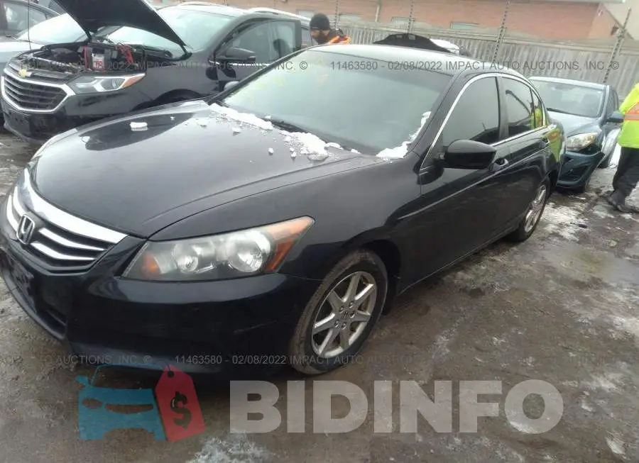 1HGCP2F61BA800806 Photo# 2