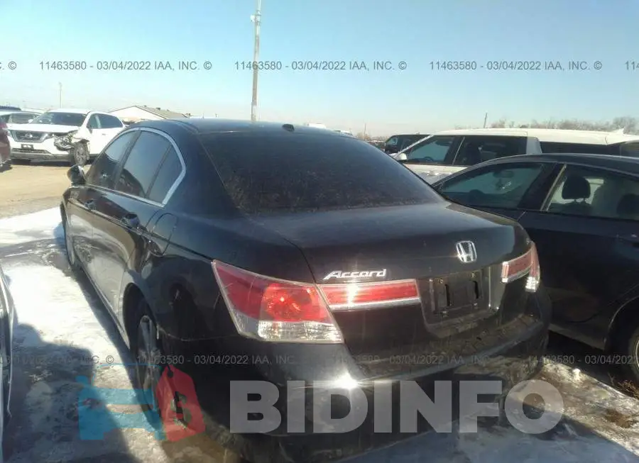 1HGCP2F61BA800806 Photo# 3