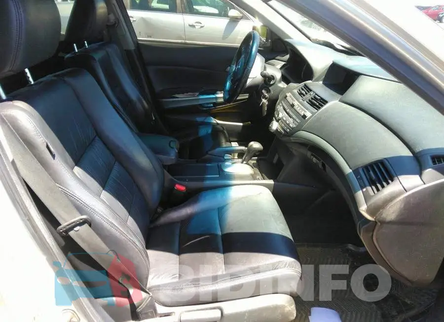 1HGCP2F86AA804527 Photo# 5