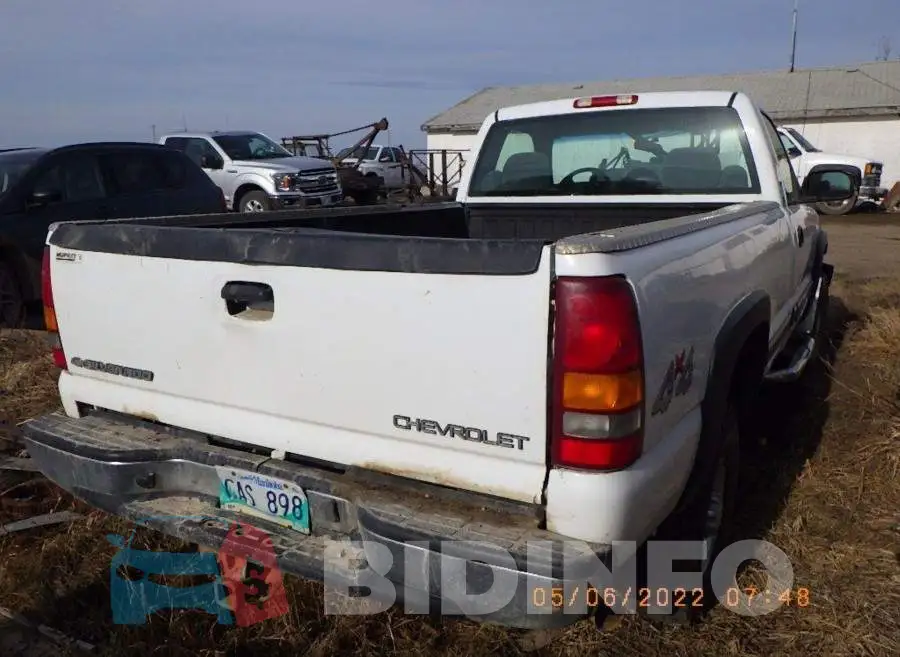 1GCHK24U02E295015 Photo# 4