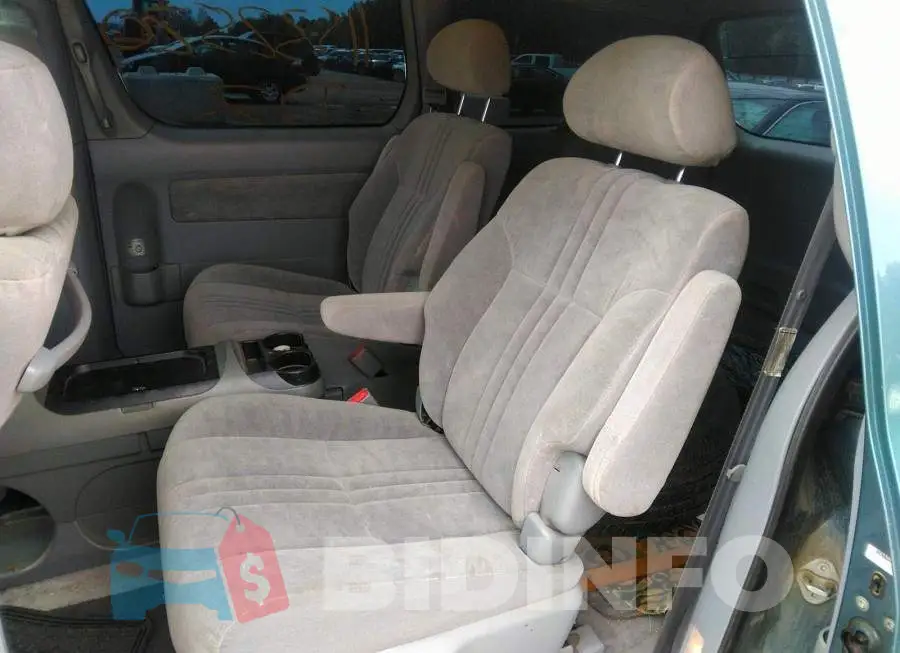 4T3ZF13C92U423675 Photo# 8