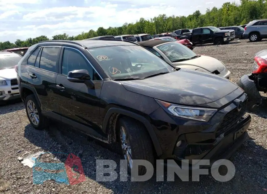 2T3A1RFV8KW048479 Photo# 1