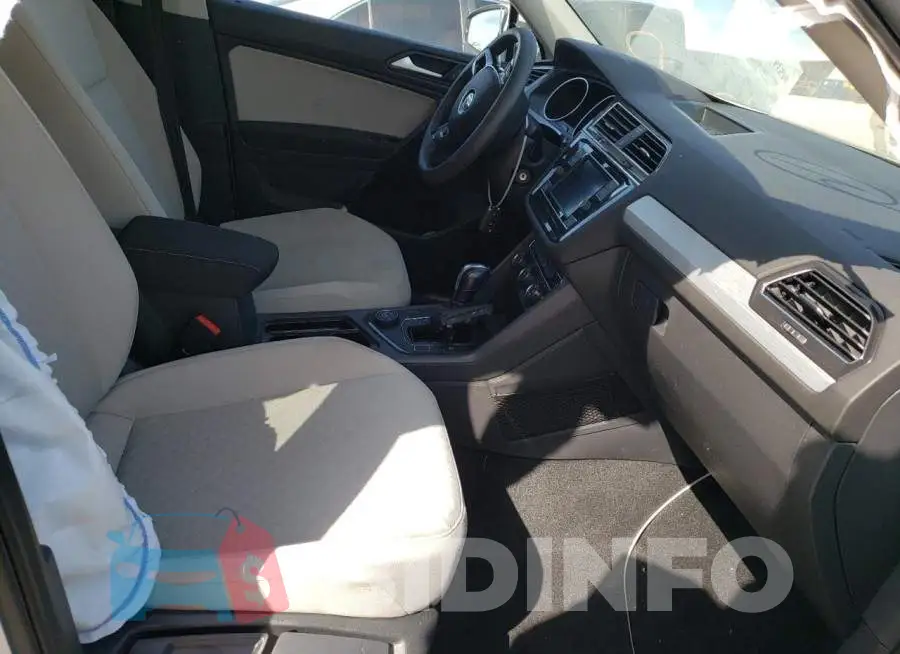 3VV0B7AX1MM120666 Photo# 5