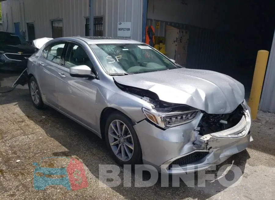 19UUB1F33KA003802 Photo# 1