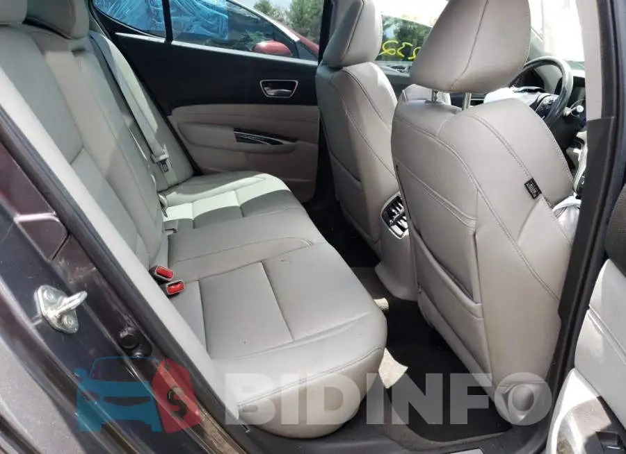 19UUB1F36JA011259 Photo# 6