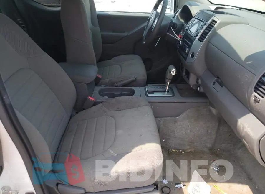 1N6BD0CT5JN763586 Photo# 5