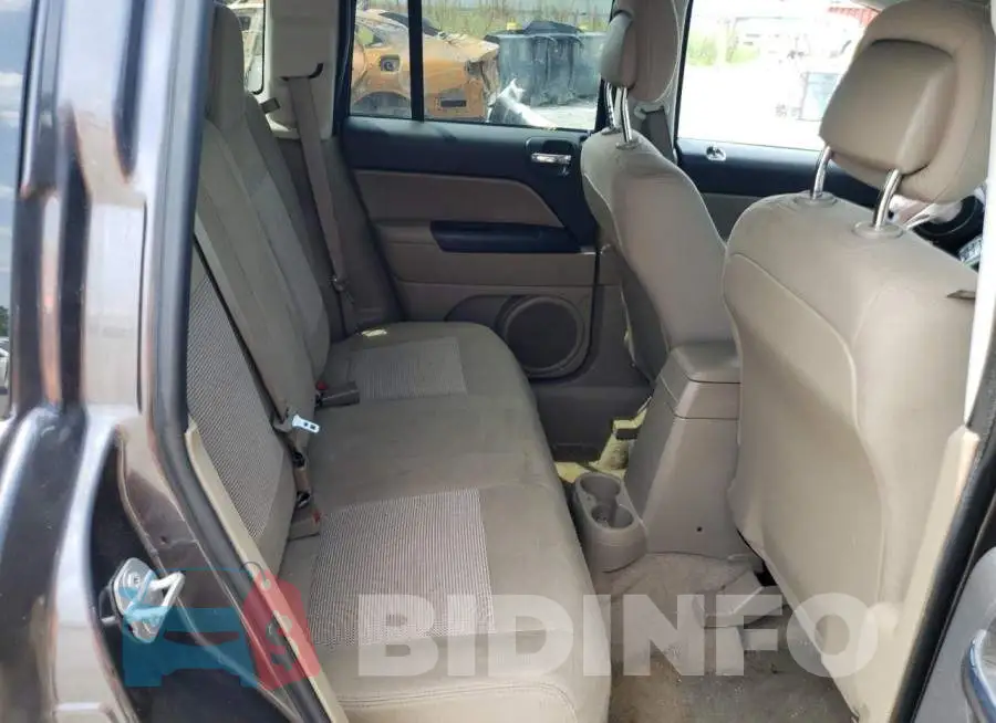 1C4NJCBA4HD147324 Photo# 6