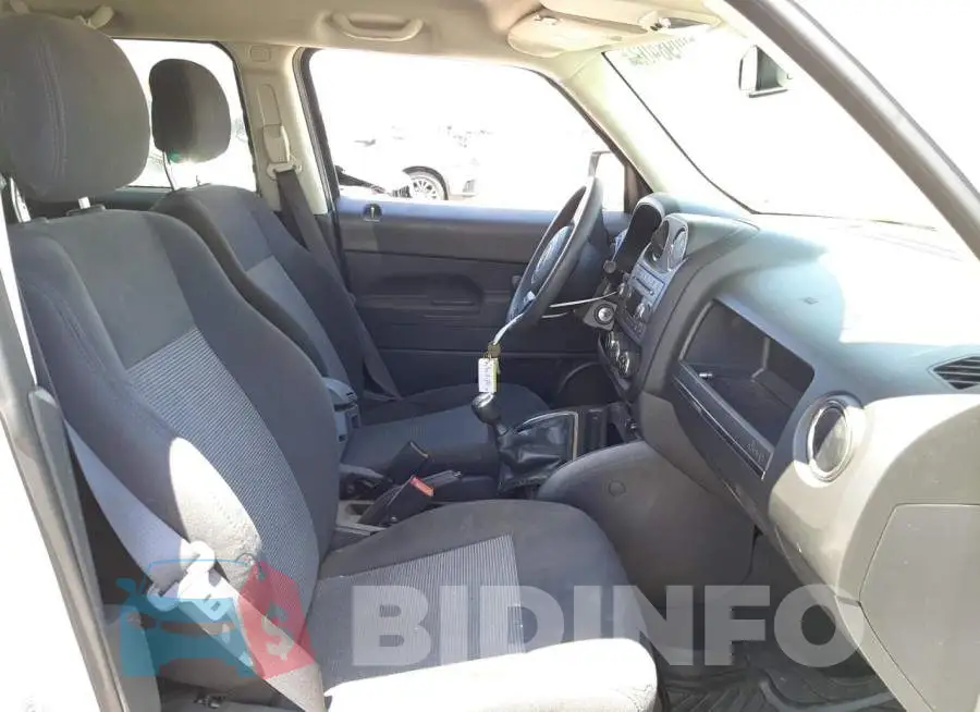 1C4NJPBA6GD809250 Photo# 5