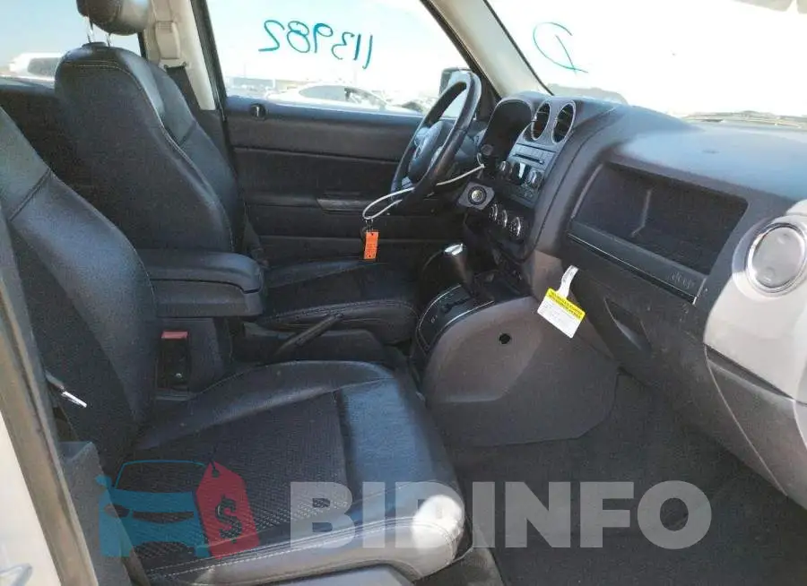 1C4NJPBA8GD784786 Photo# 5