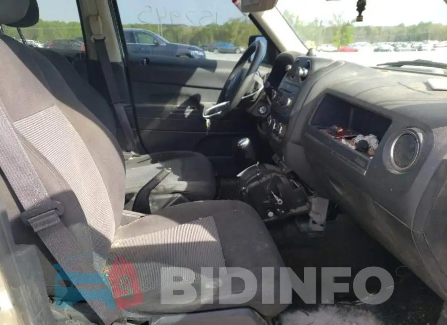 1C4NJPBB0HD103515 Photo# 5
