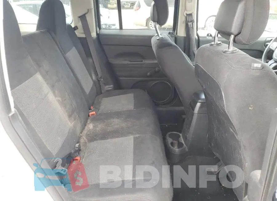 1C4NJPBB8HD167348 Photo# 6