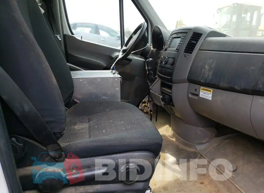 WD3PE8DD1GP176840 Photo# 5