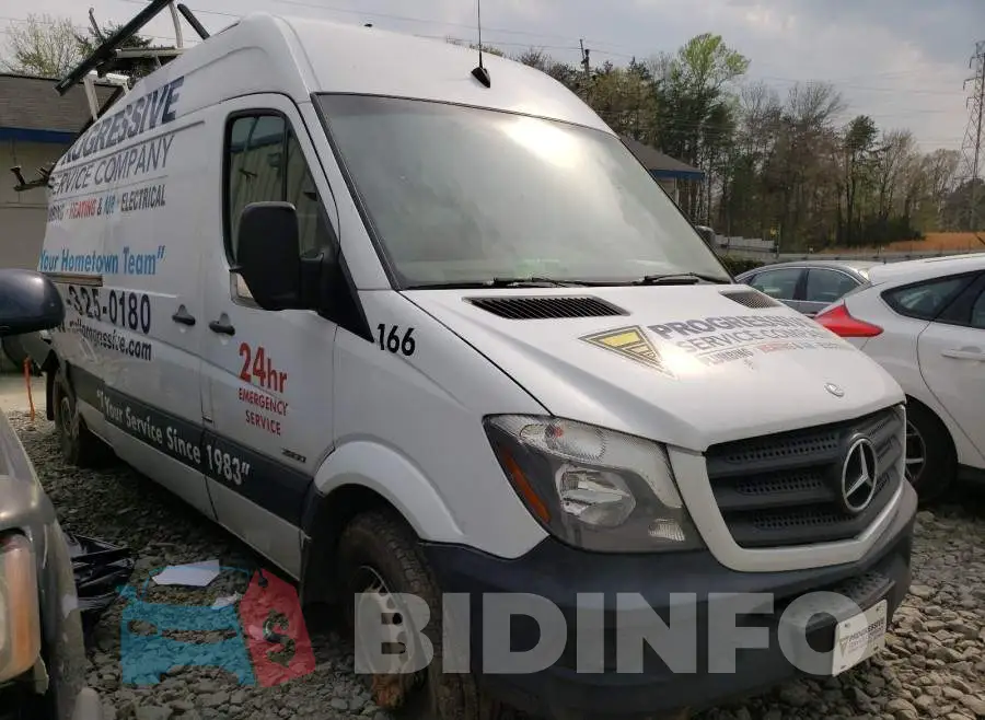 WD3PE8DD1GP176840 Photo# 1