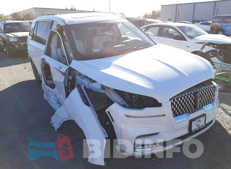 5LM5J9XC9LGL17142 Photo# 1