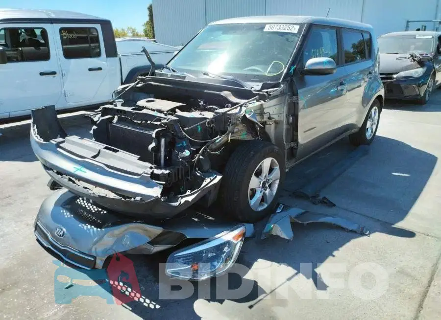 KNDJN2A23J7564476 Photo# 2