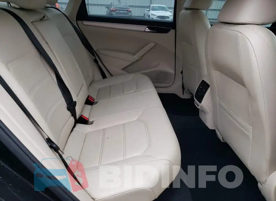 1VWLA7A38KC014500 Photo# 6