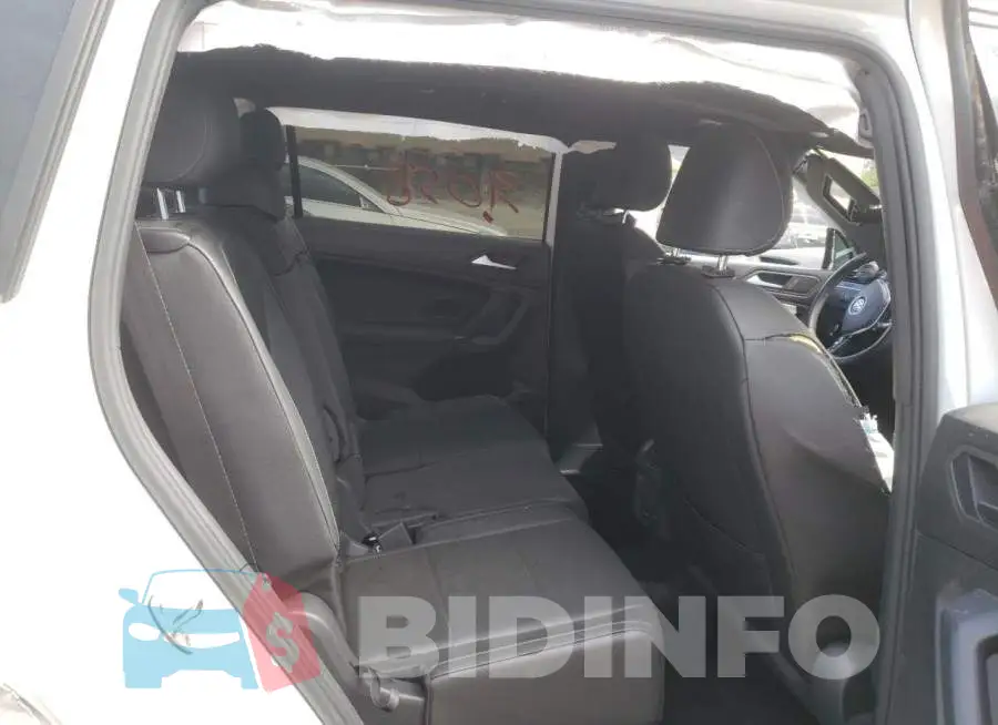 3VV3B7AX1LM148186 Photo# 6 3VV3B7AX1LM148186 Photo# 6