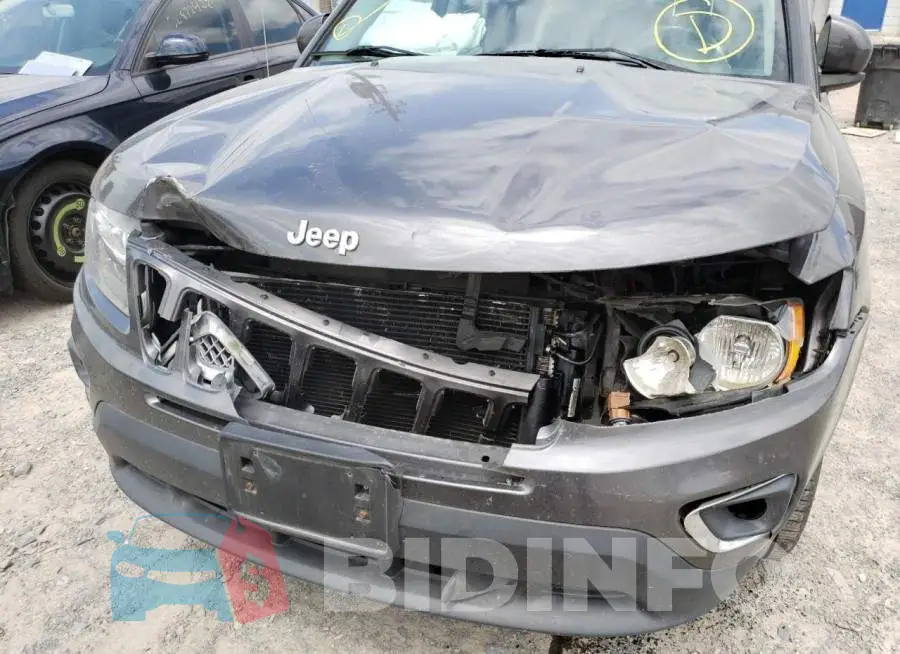 1C4NJDEB7HD175578 Photo# 9