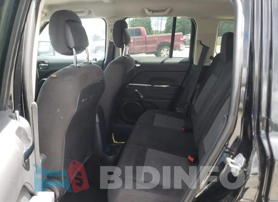 1C4NJPBB4GD562884 Photo# 6