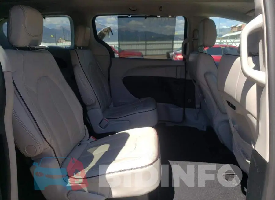 2C4RC1GG9LR181312 Photo# 6