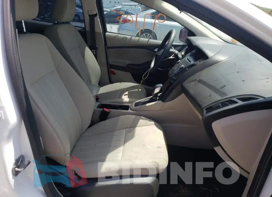 1FADP3F24GL257975 Photo# 5