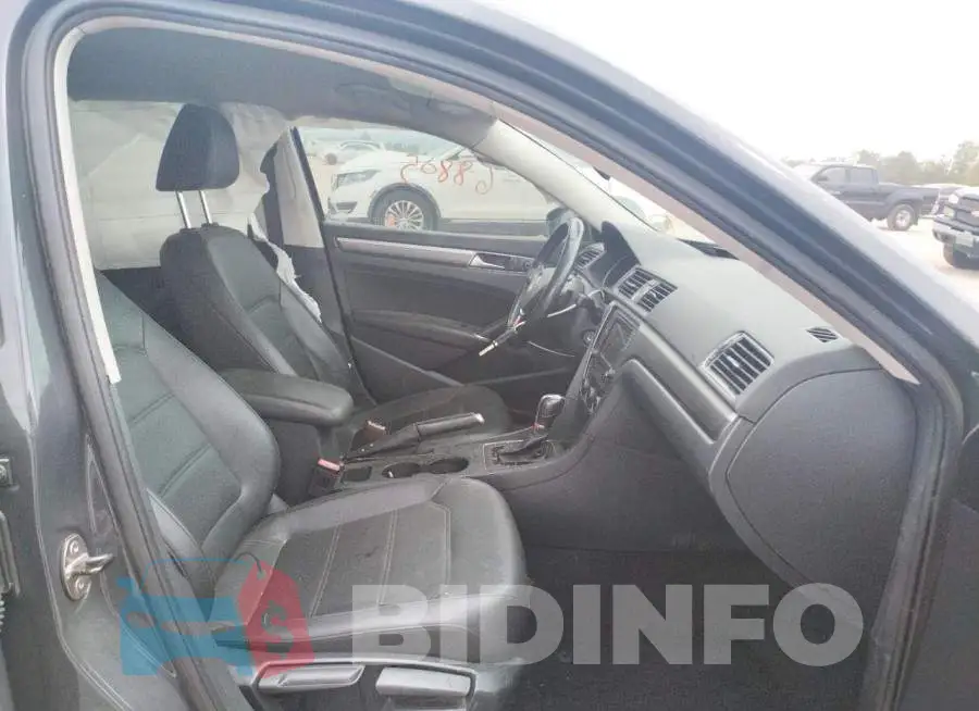 1VWDT7A32HC026701 Photo# 5